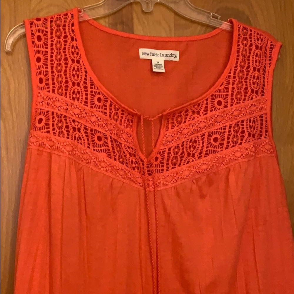 Ladies top - Picture 2 of 6